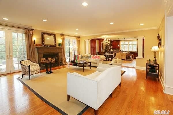 美国纽约州罗斯林高地5卧5卫的房产USD 2,18